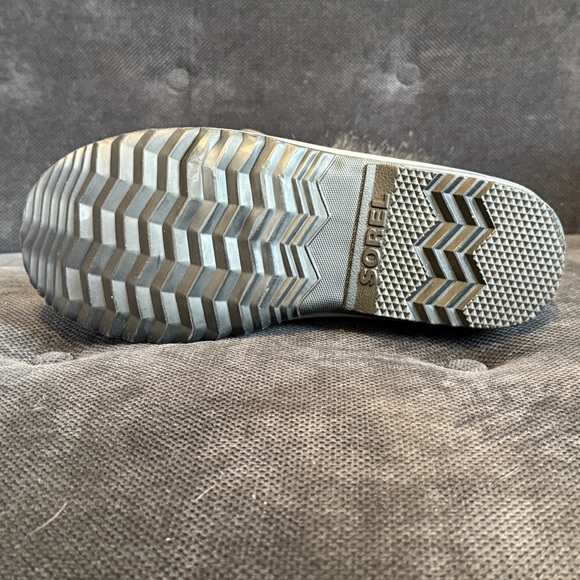 NWOT Women's Gray Joan of Arctic Waterproof winter boots. - Picture 9 of 10